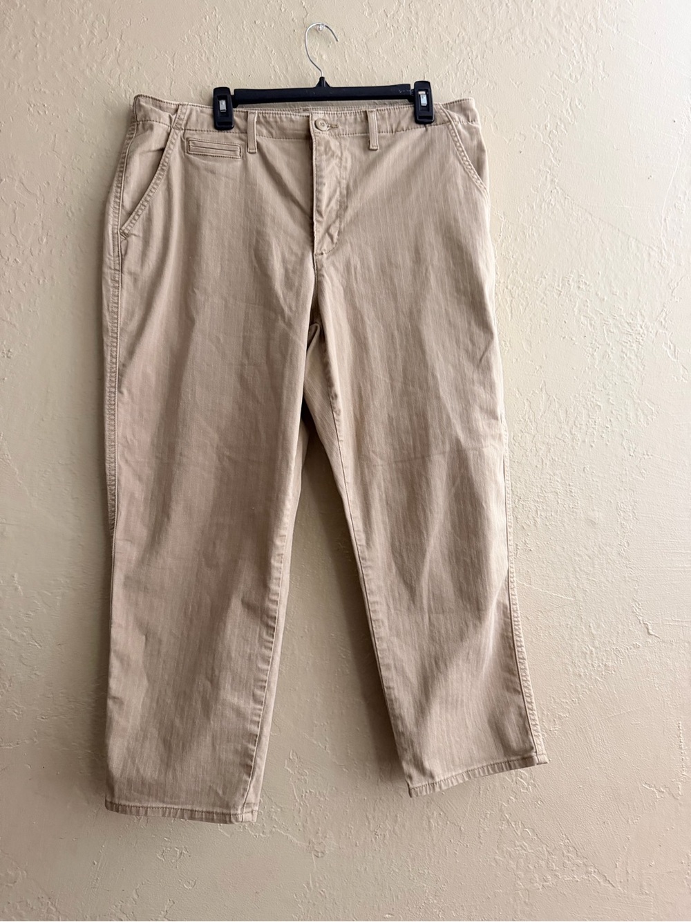 Levi's Women's Cropped Straight Pants in Light Beige